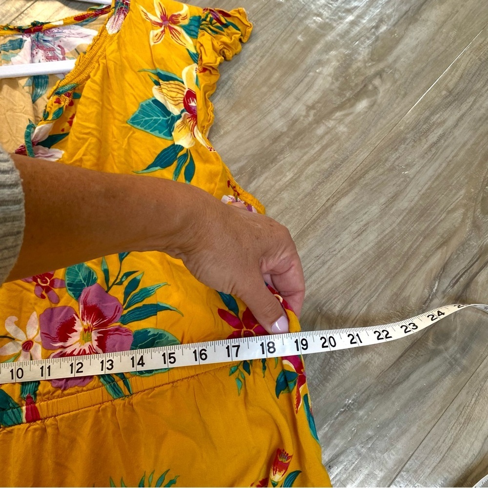 Vibrant floral Boho dress w resort vacay beach vibe - Picture 11 of 12